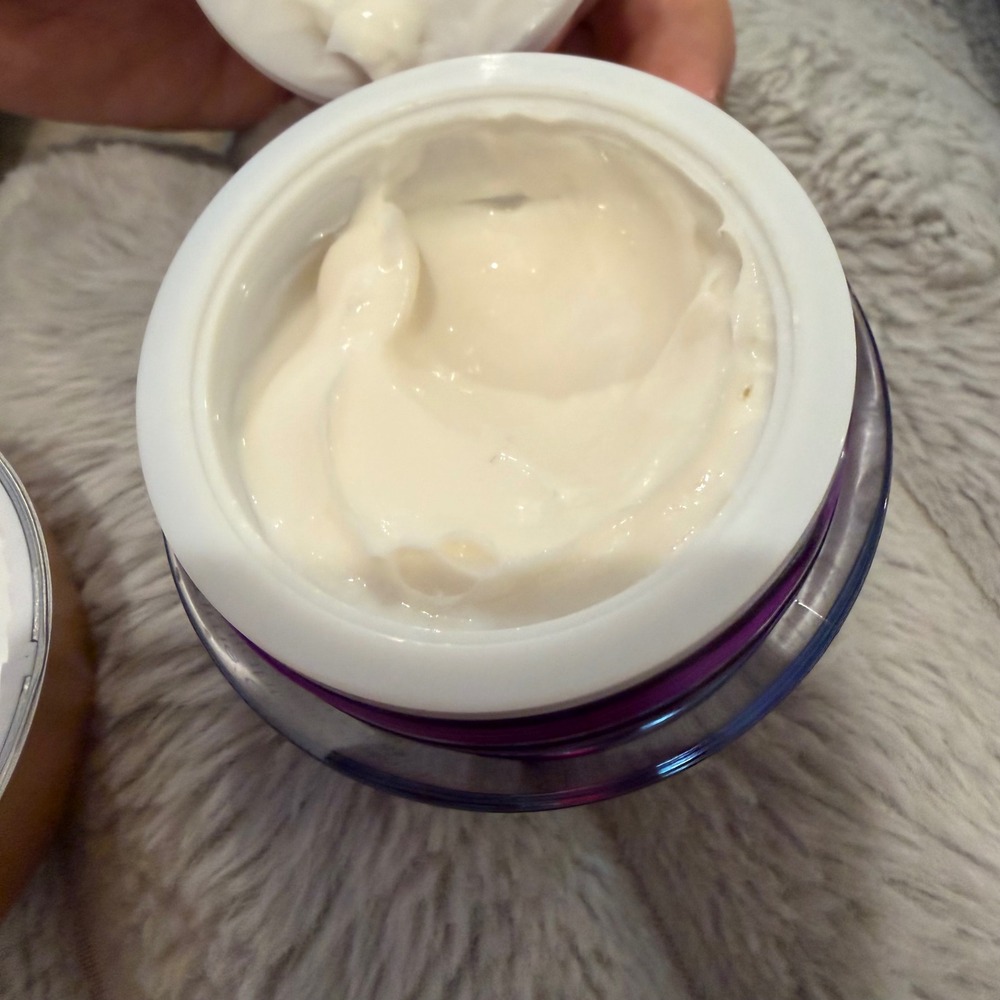 Younique Royalty Time Correcting Night Cream 50ml 1.7fl oz Face Moisturizer - Picture 5 of 7